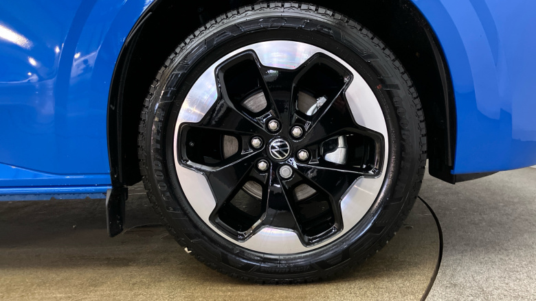 Volkswagen Transporter T32 Swb Electric 160kW 65kWh Commerce Pro Van Auto